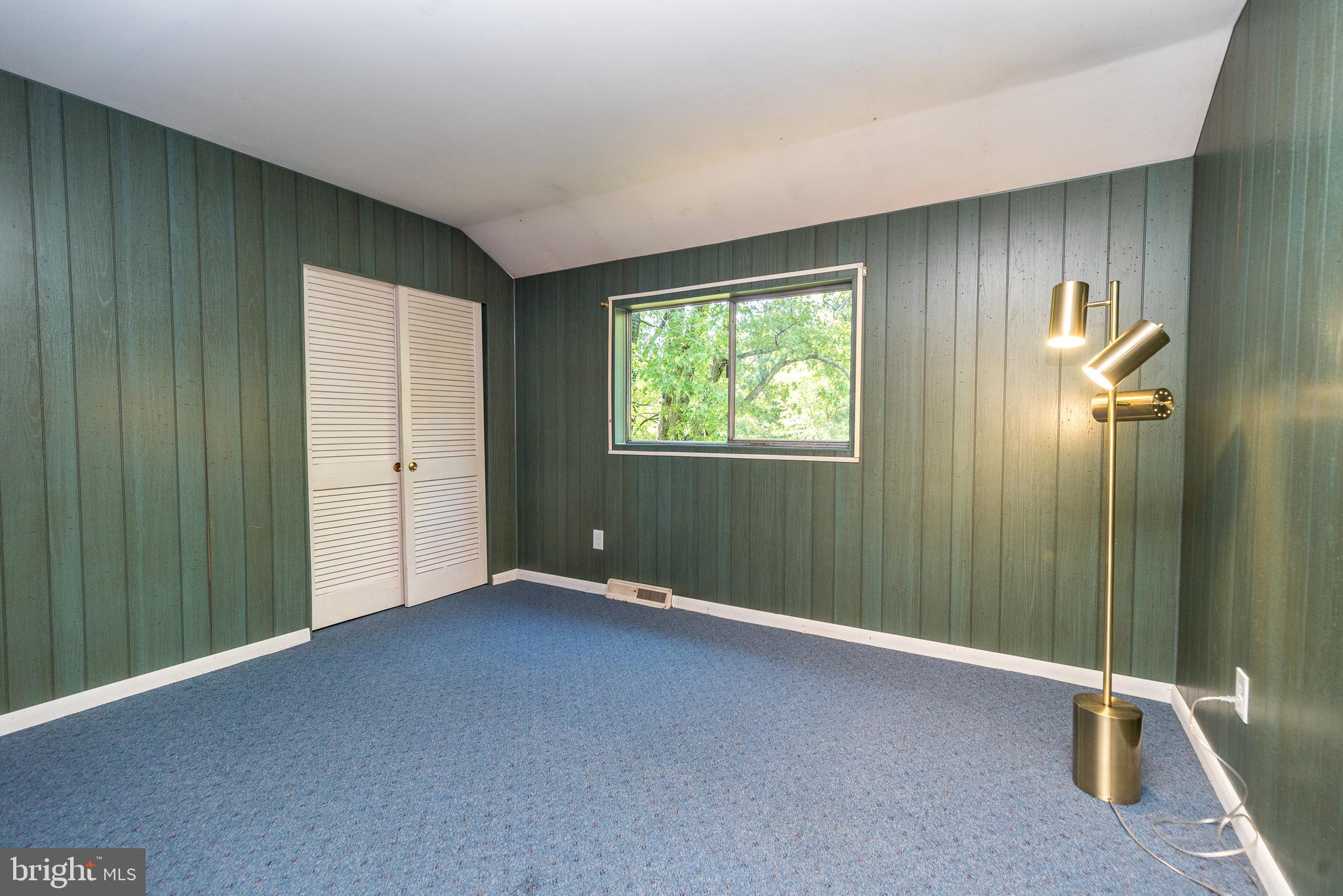 878 Sandy Ridge Rd E