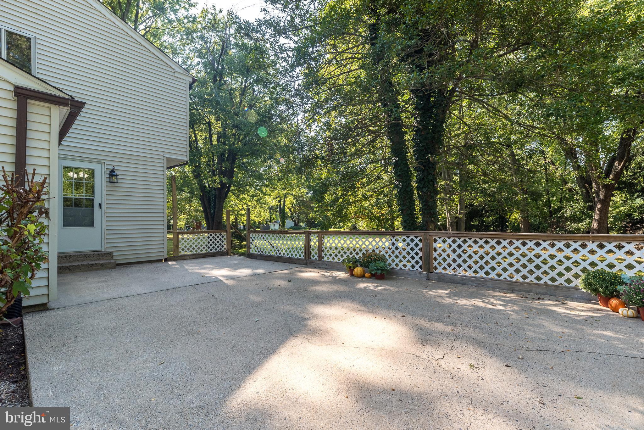 878 Sandy Ridge Rd E