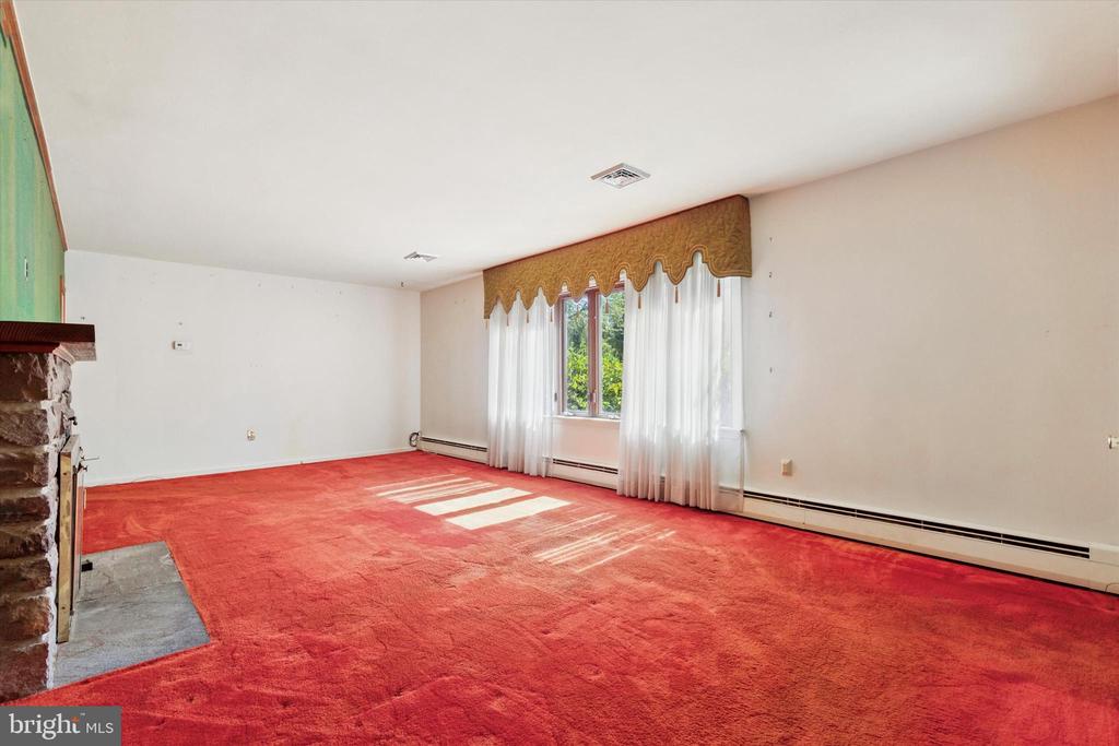 4270 SUNNYSIDE DRIVE