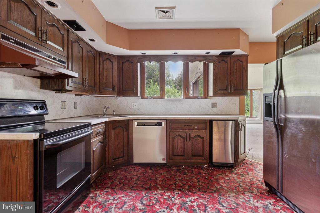 4270 SUNNYSIDE DRIVE