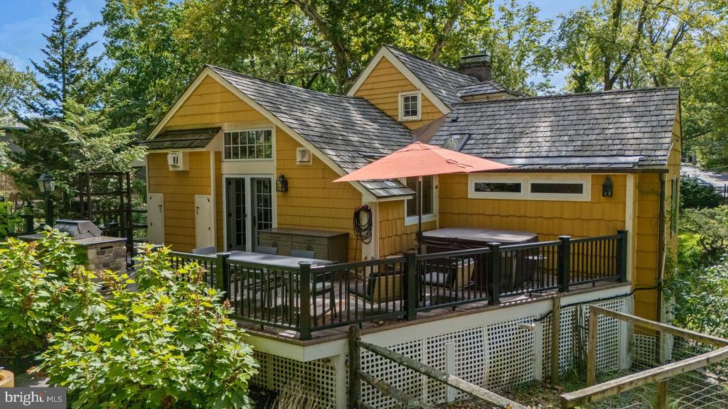 2472 RIVER ROAD