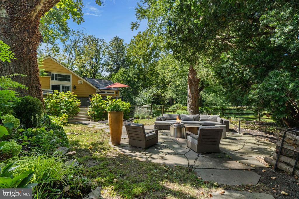 2472 RIVER ROAD