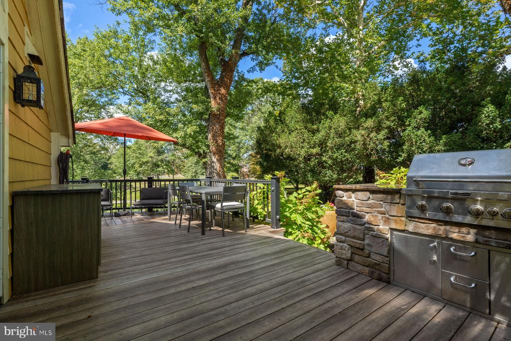2472 RIVER ROAD