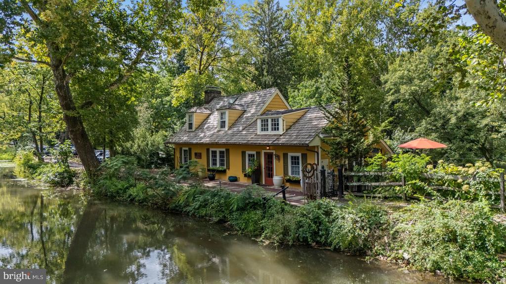 2472 RIVER ROAD