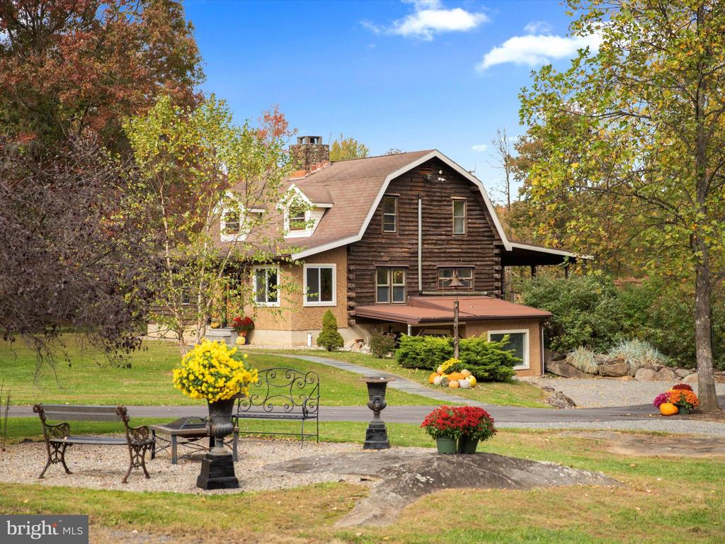 466 DEERWOOD LANE