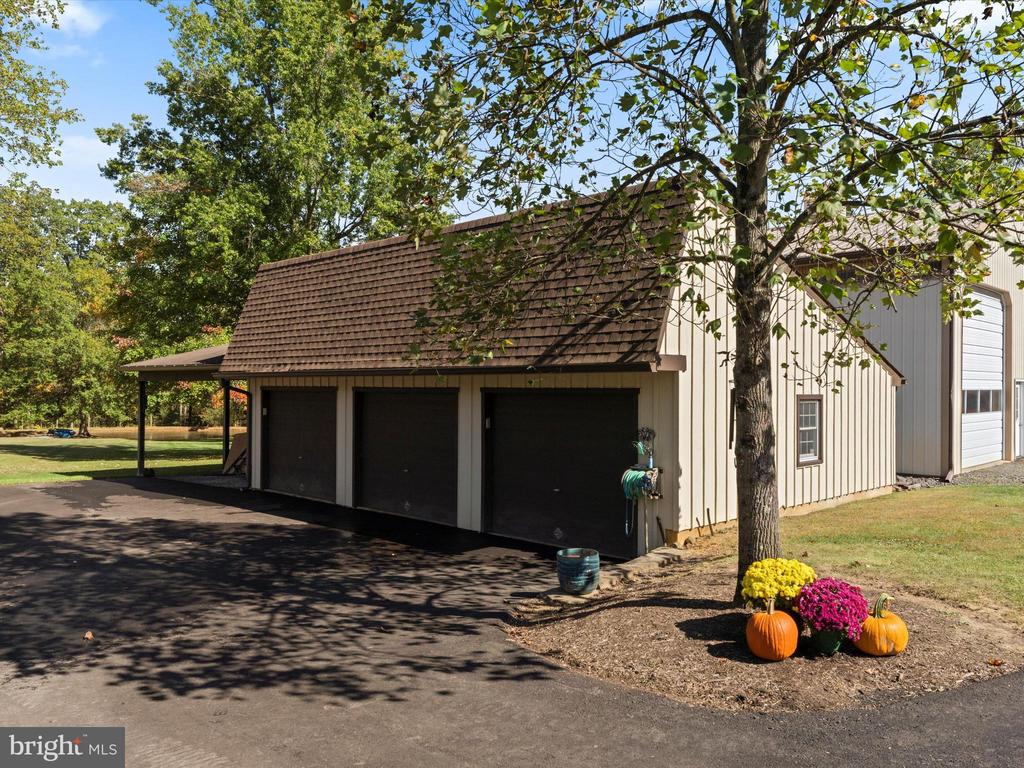 466 DEERWOOD LANE