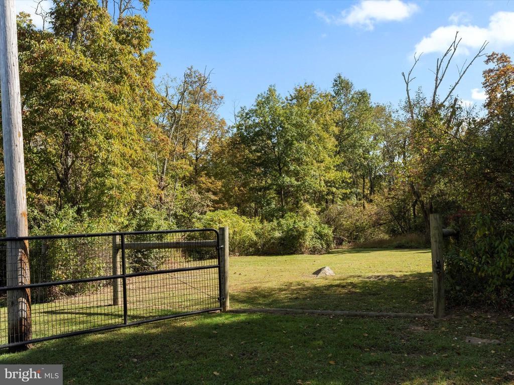 466 DEERWOOD LANE
