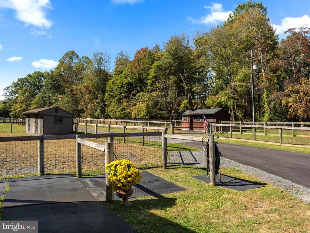 466 DEERWOOD LANE