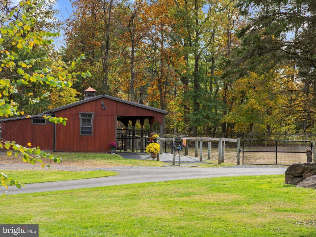 466 DEERWOOD LANE