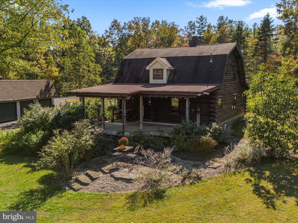 466 DEERWOOD LANE