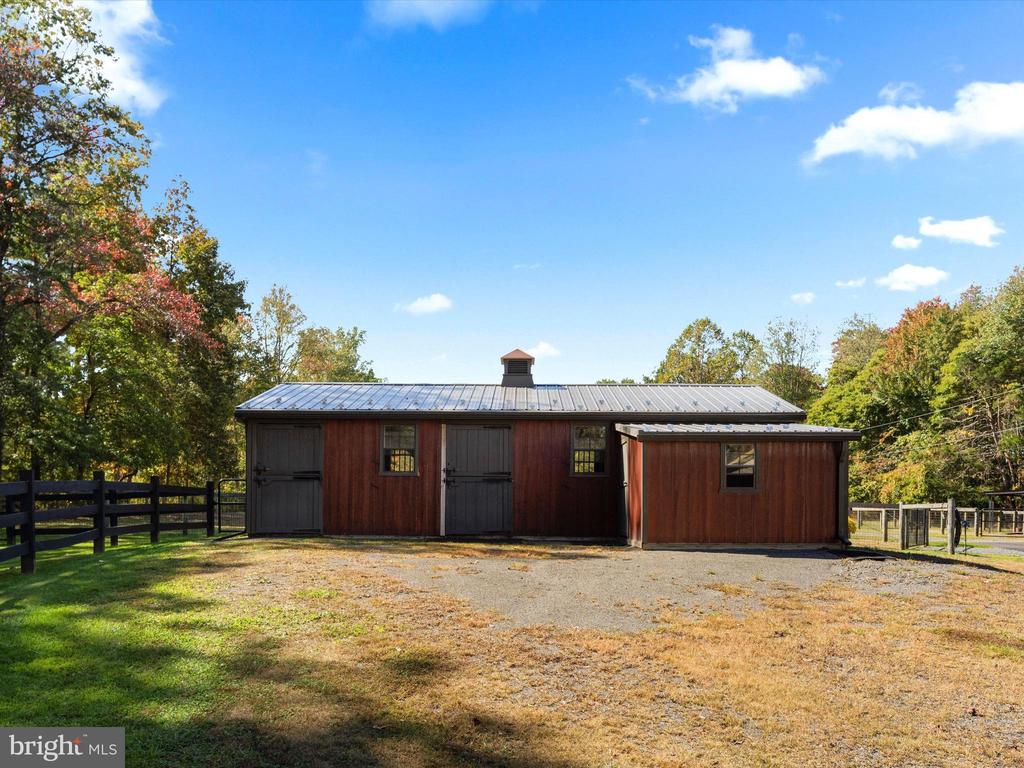 466 DEERWOOD LANE