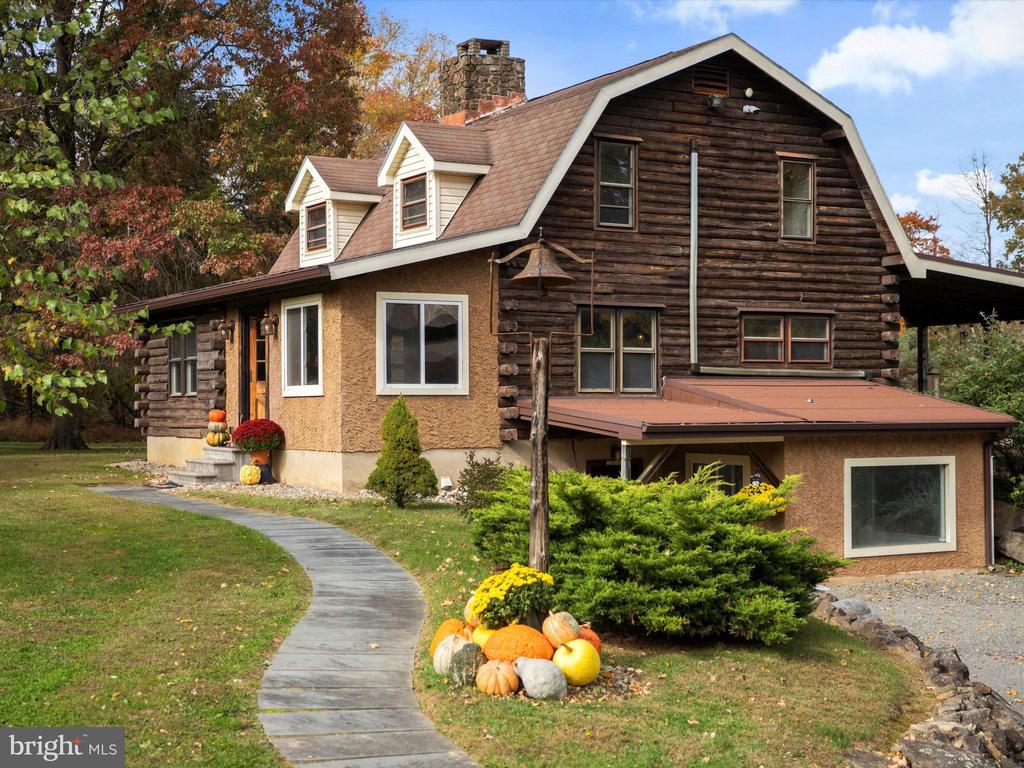 466 DEERWOOD LANE