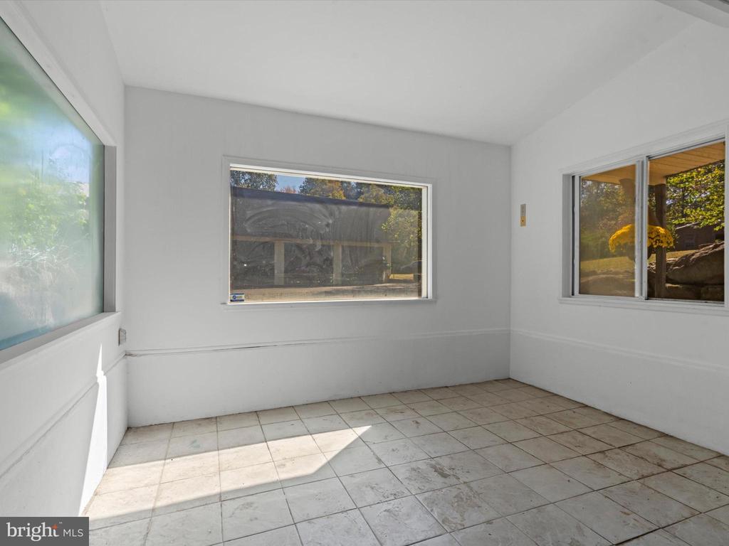 466 DEERWOOD LANE