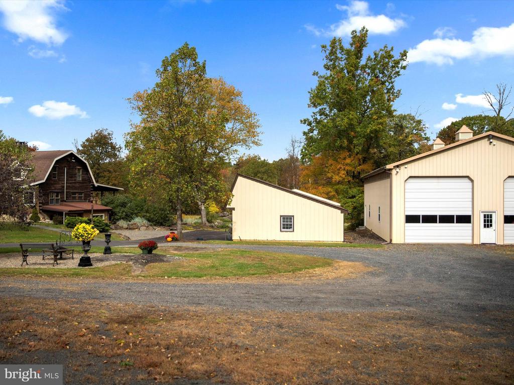 466 DEERWOOD LANE