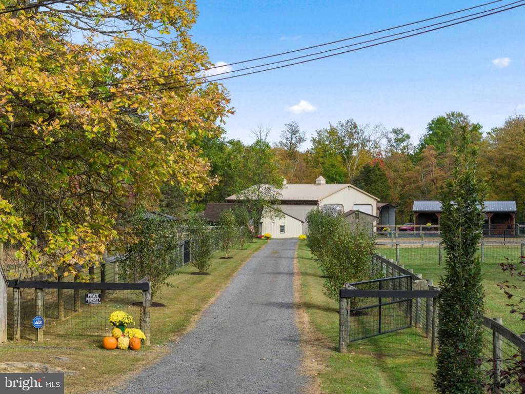 466 DEERWOOD LANE