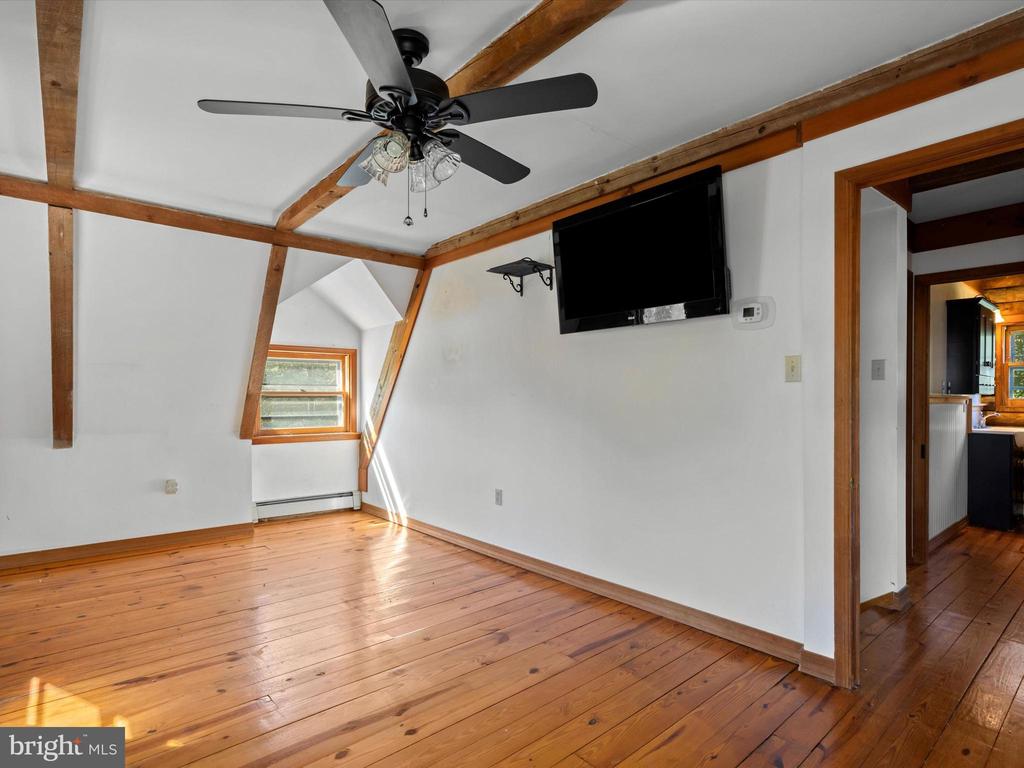 466 DEERWOOD LANE