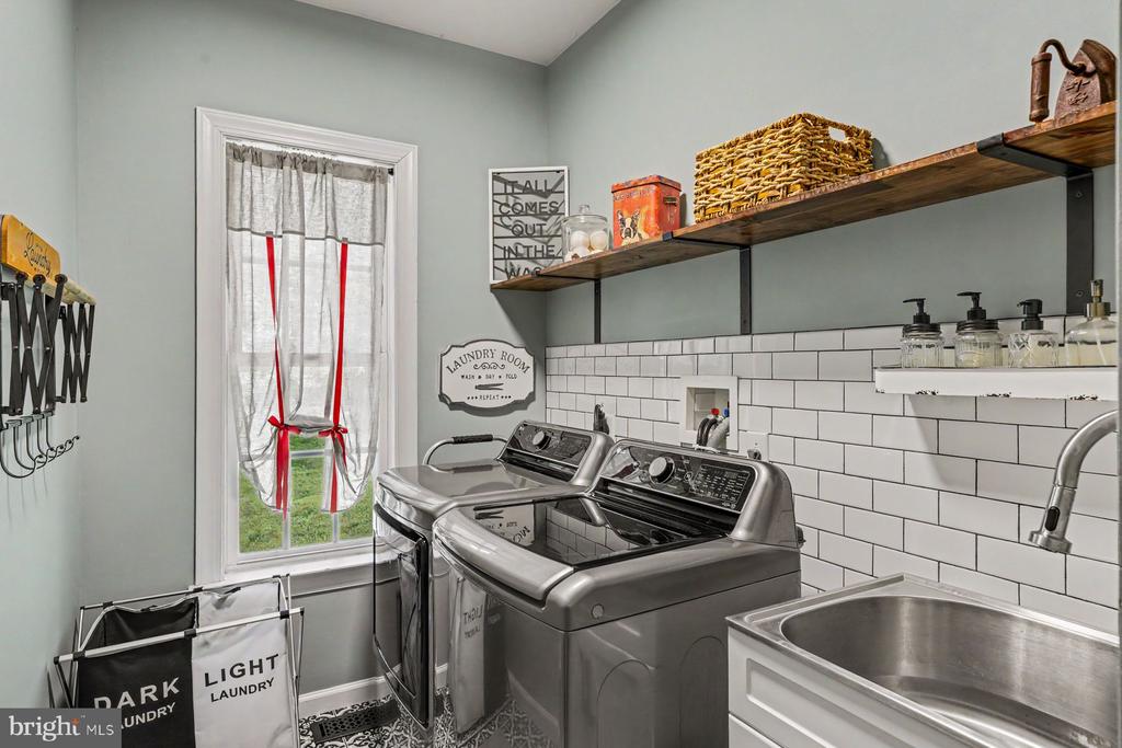 2818 MOUNTAIN LAUREL DRIVE