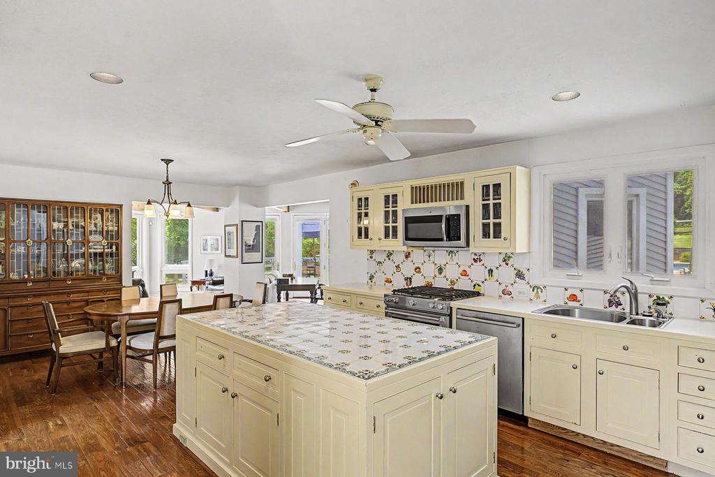 5728 CARVERSVILLE ROAD
