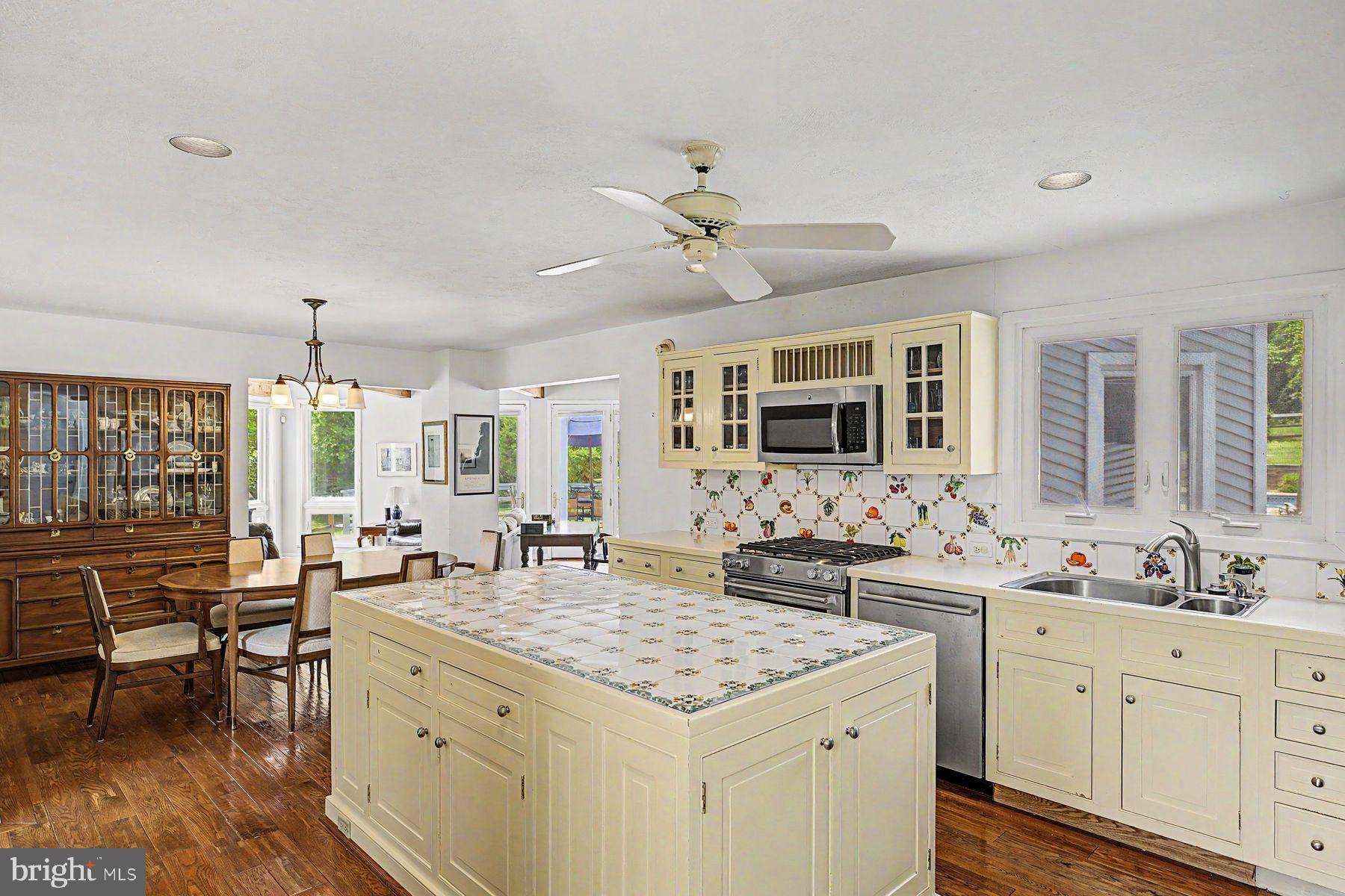 5728 CARVERSVILLE ROAD