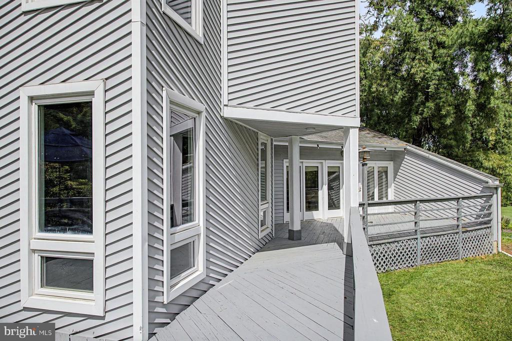 5728 CARVERSVILLE ROAD