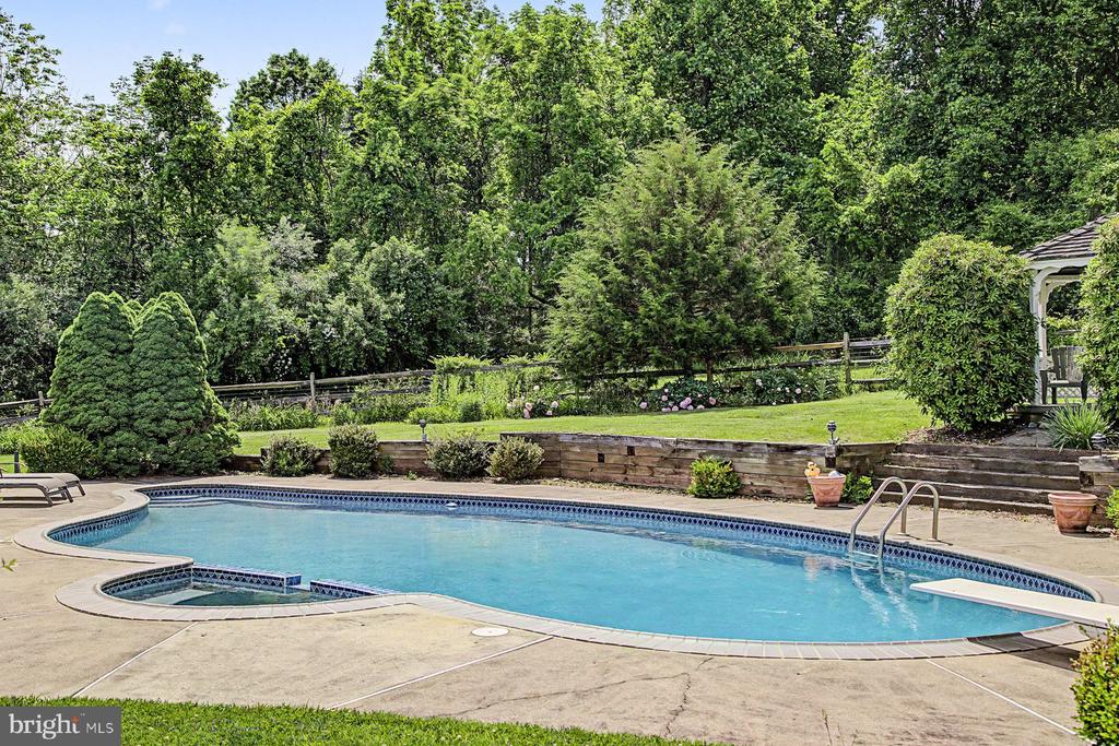 5728 CARVERSVILLE ROAD