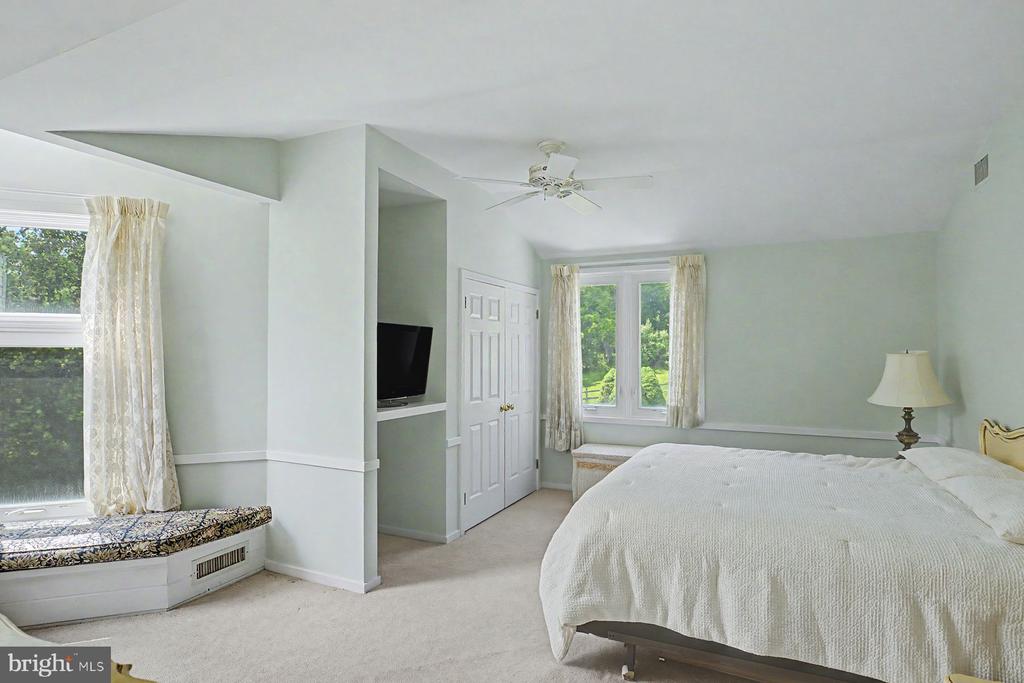 5728 CARVERSVILLE ROAD