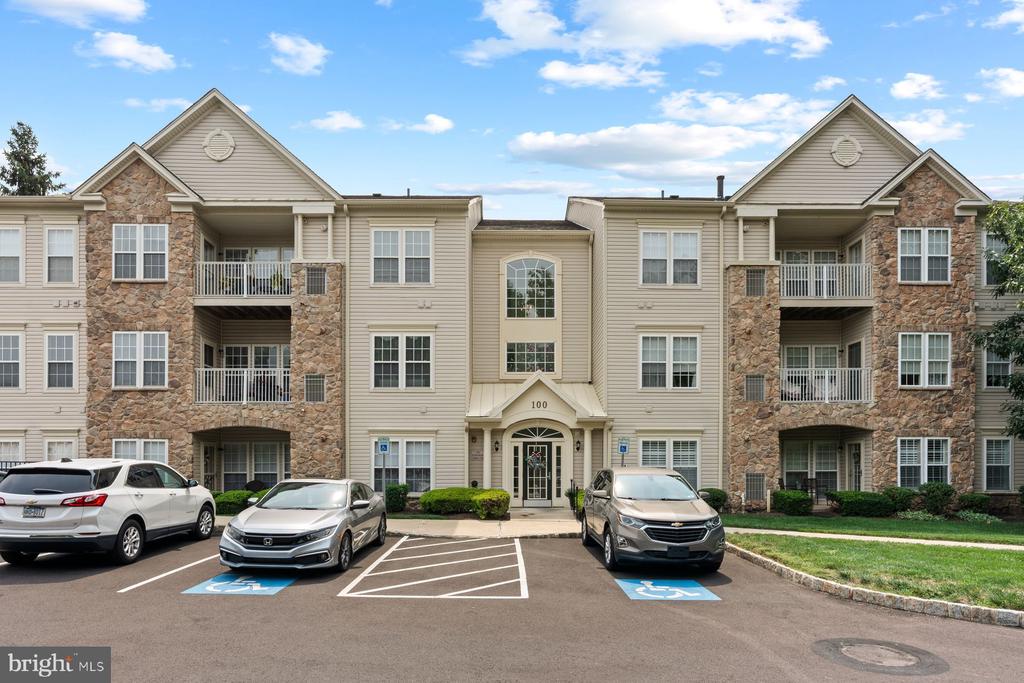 100 DOUGLAS FIR DRIVE Unit: 102