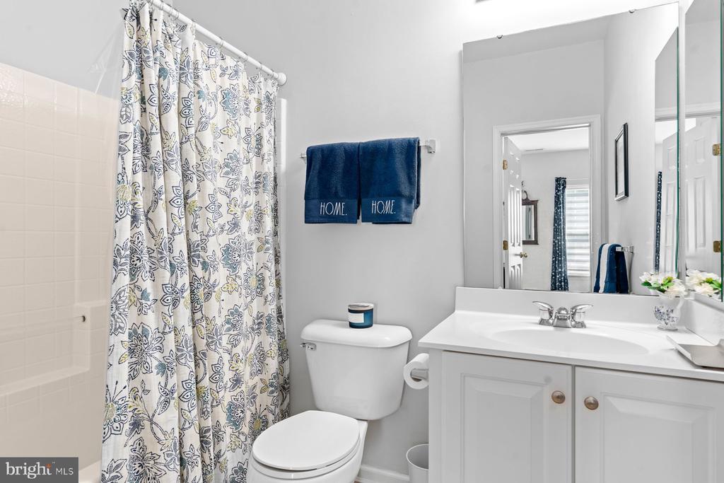100 DOUGLAS FIR DRIVE Unit: 102