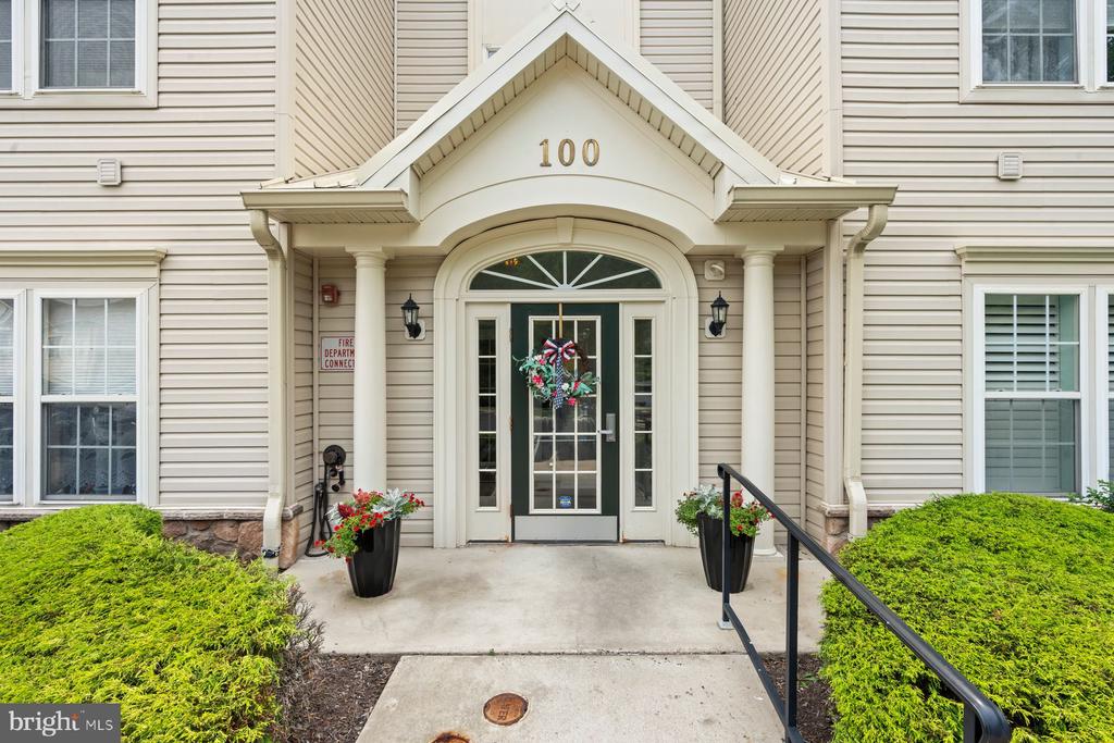 100 DOUGLAS FIR DRIVE Unit: 102