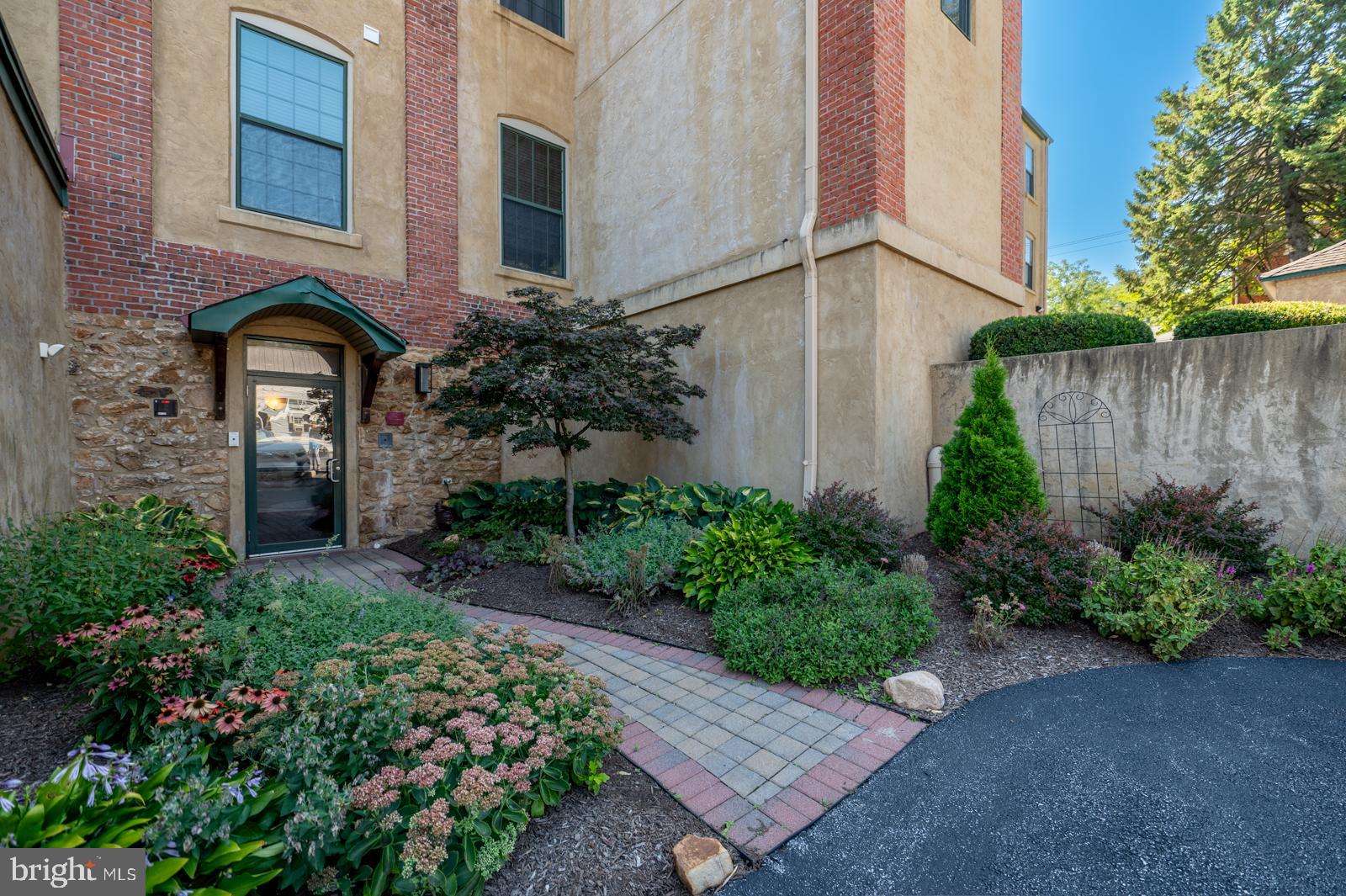 541 Washington AVENUE Unit: 301