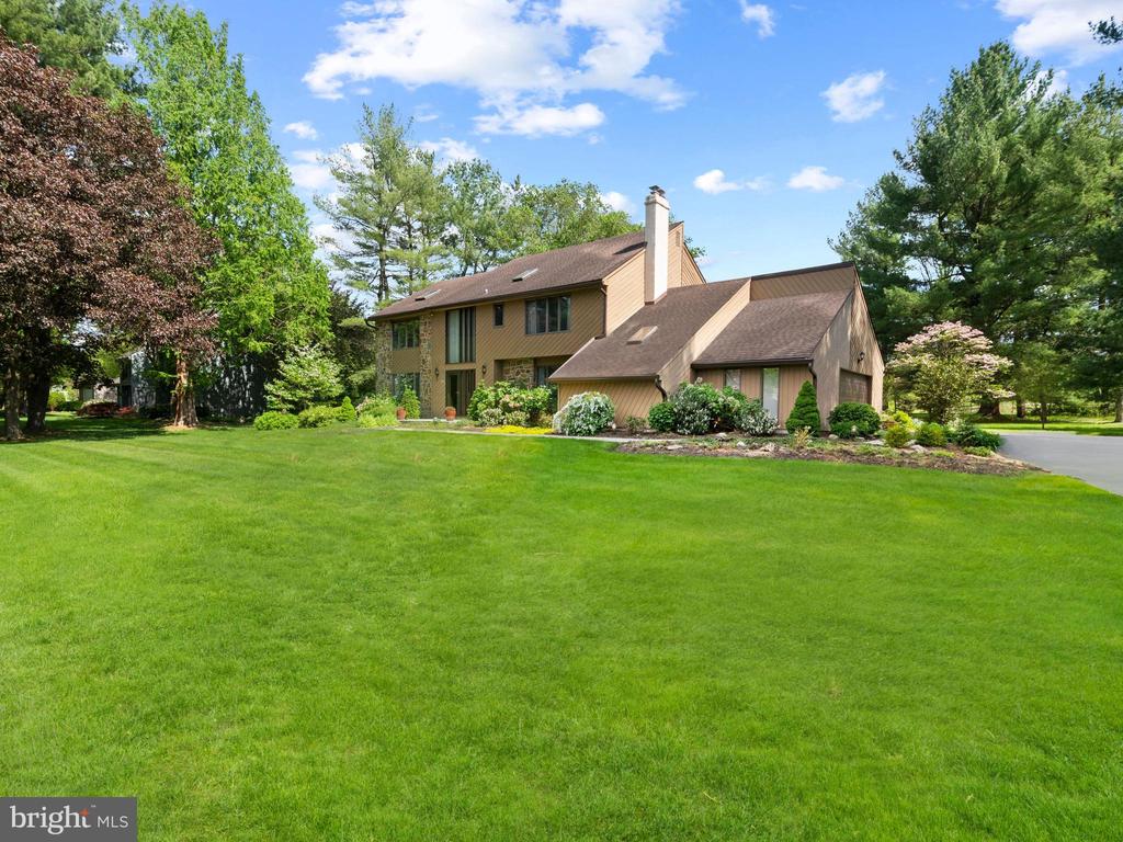 1136 Dorset Dr
