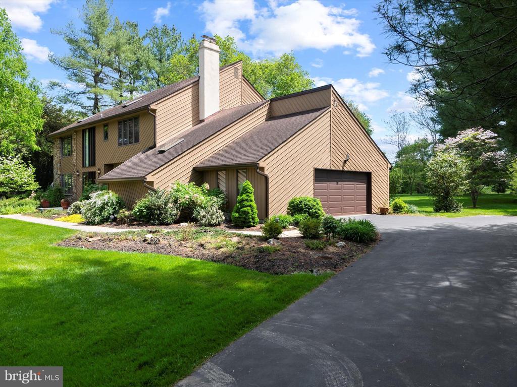 1136 Dorset Dr