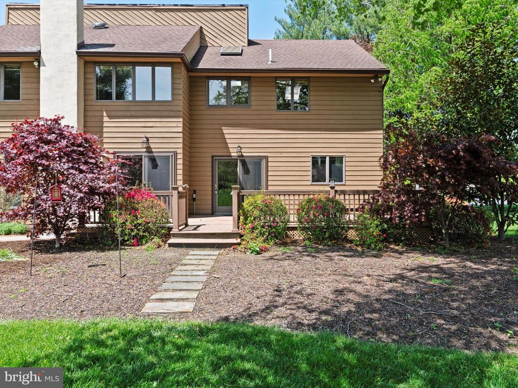 1136 Dorset Dr