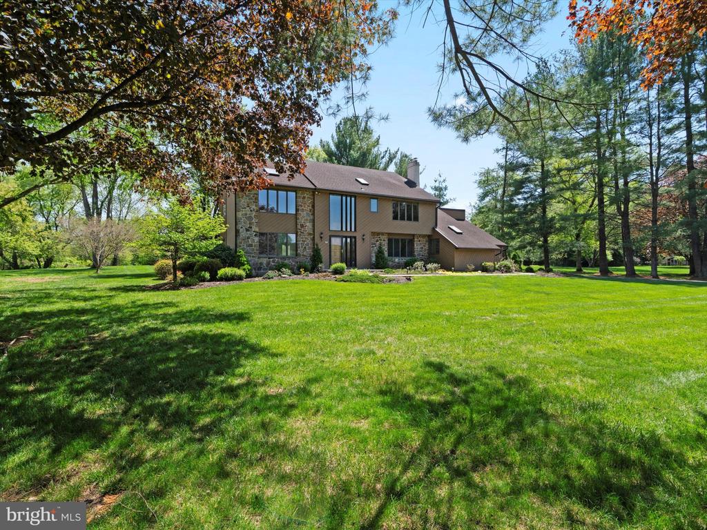 1136 Dorset Dr