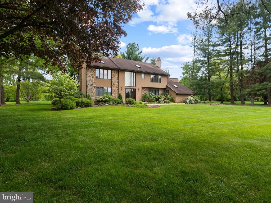 1136 Dorset Dr