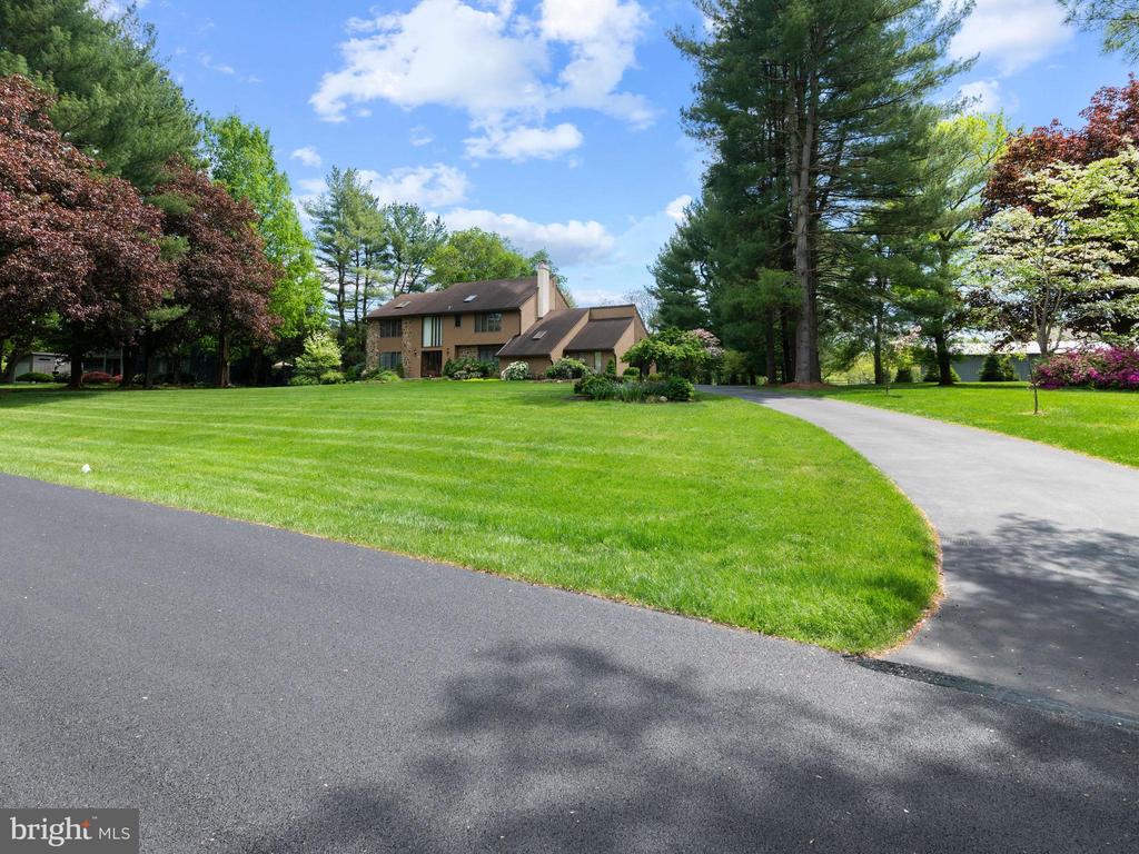 1136 Dorset Dr