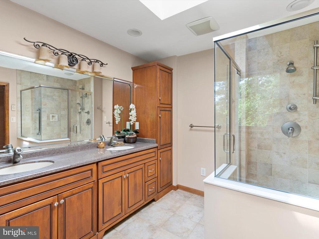 1136 Dorset Dr