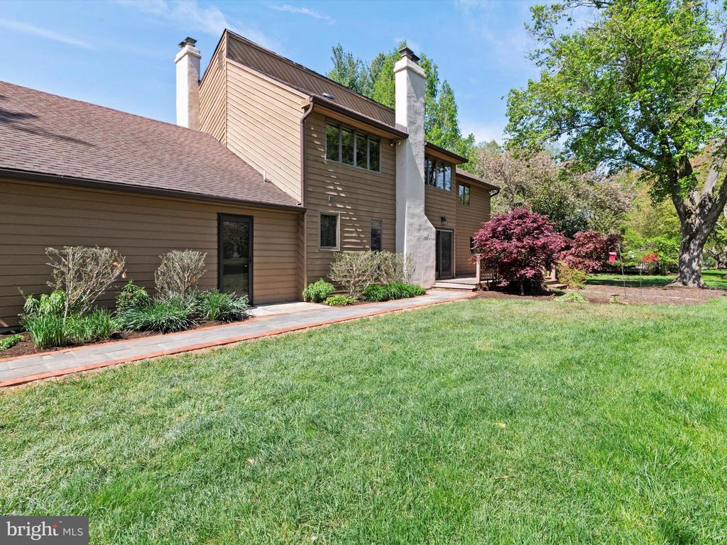 1136 Dorset Dr