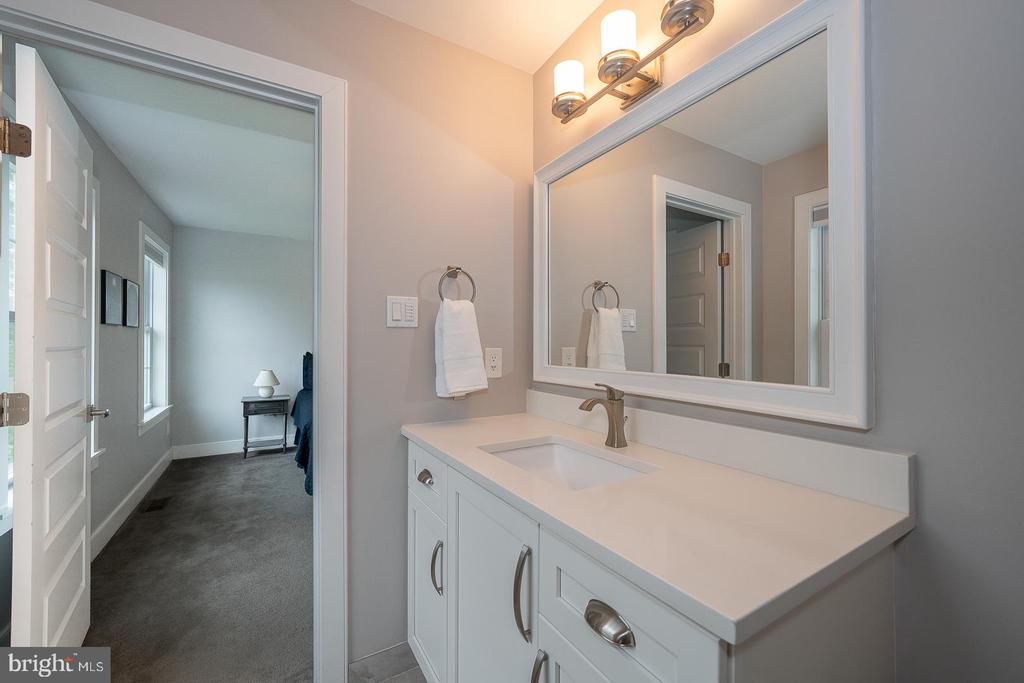 11 Ridings Way