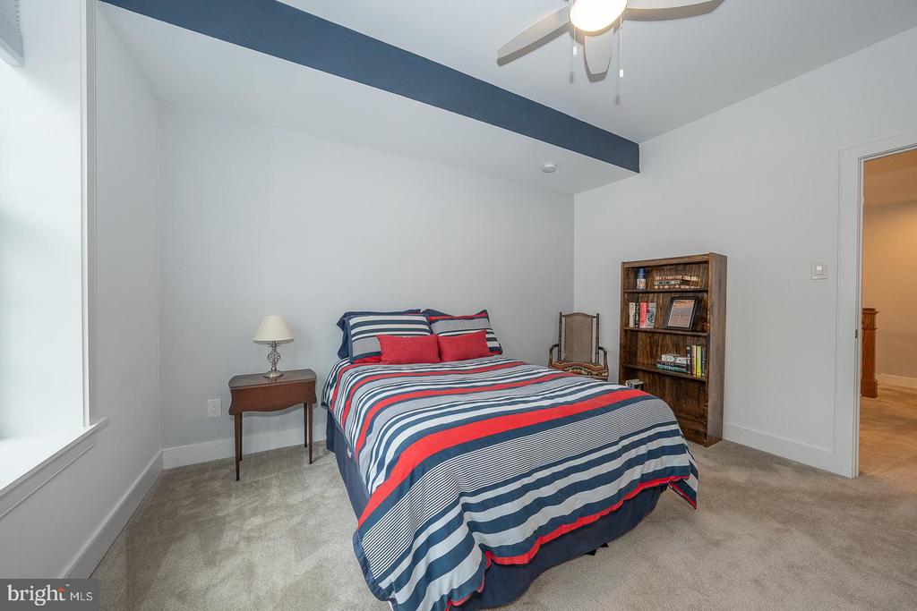 11 Ridings Way