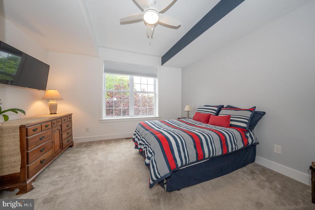 11 Ridings Way