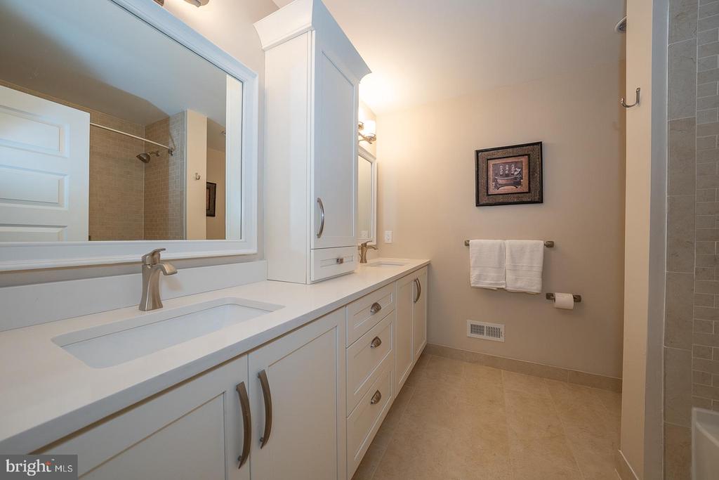 11 Ridings Way