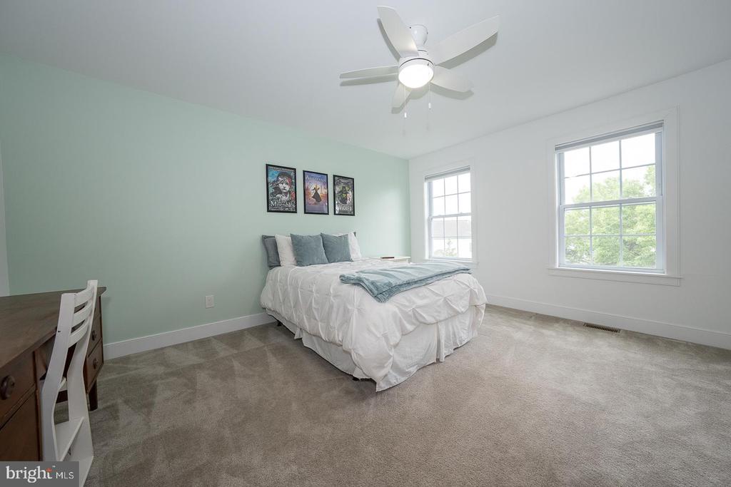 11 Ridings Way