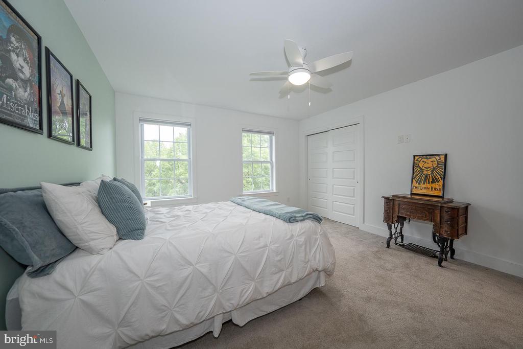 11 Ridings Way
