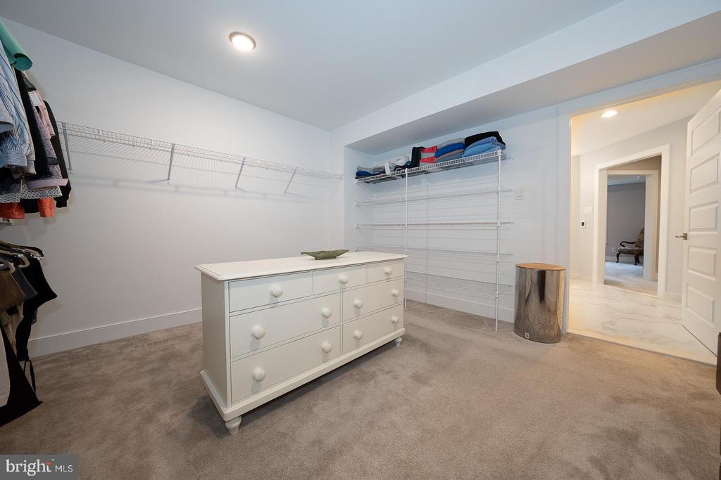 11 Ridings Way