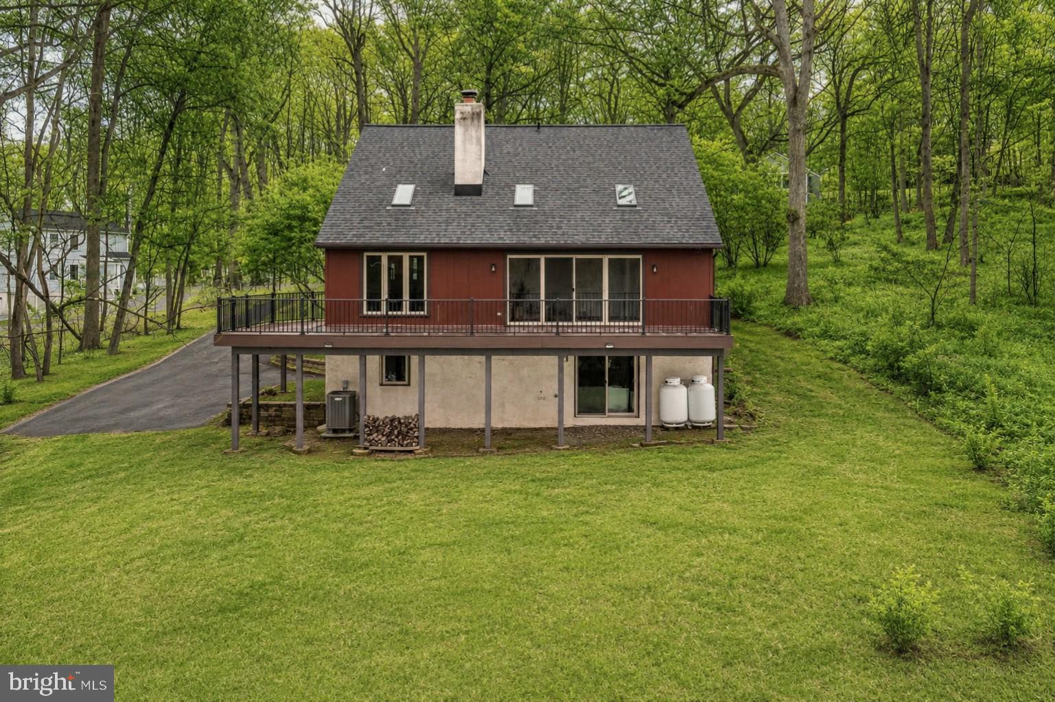 8 LAUREL