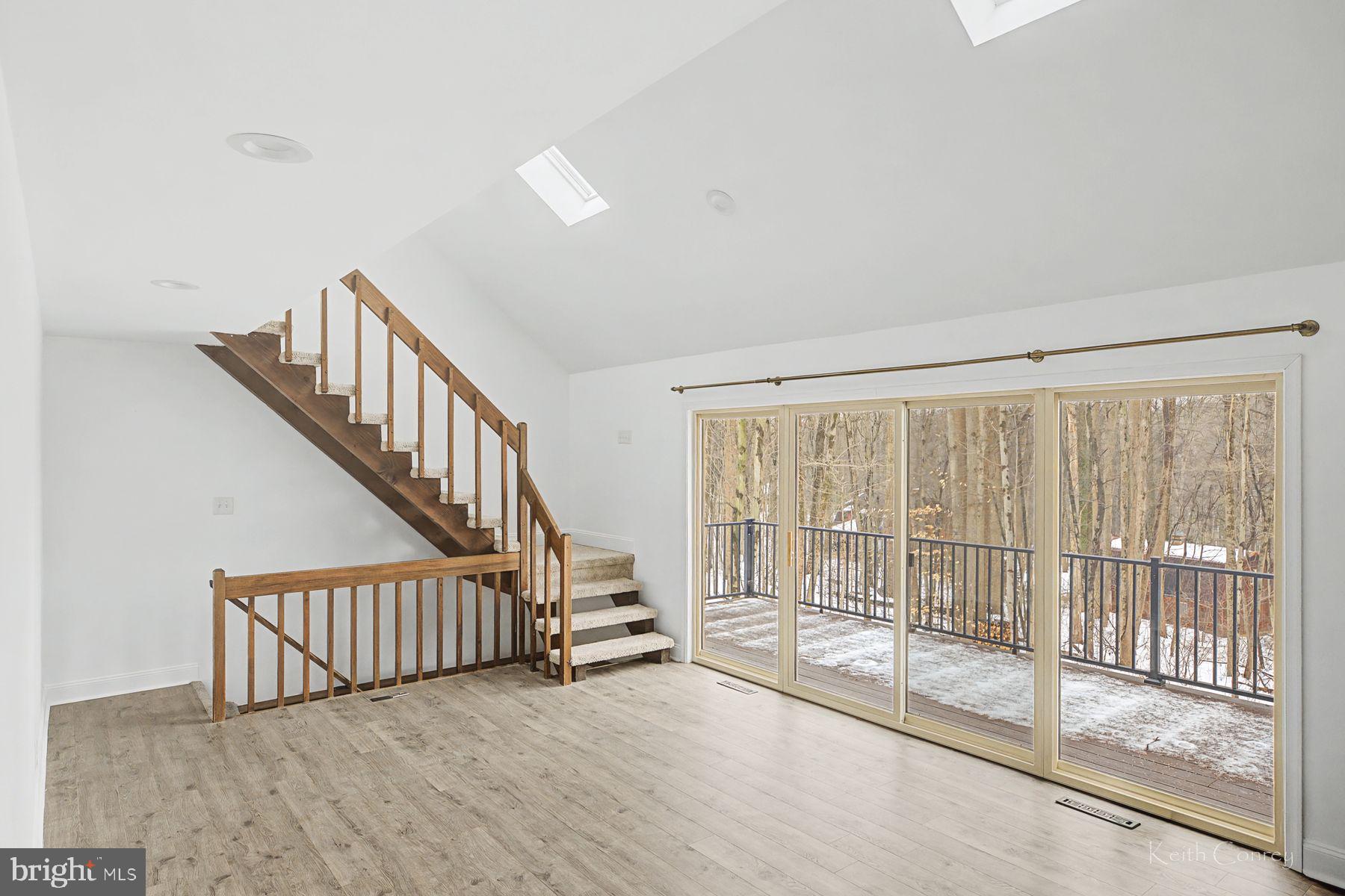 8 LAUREL