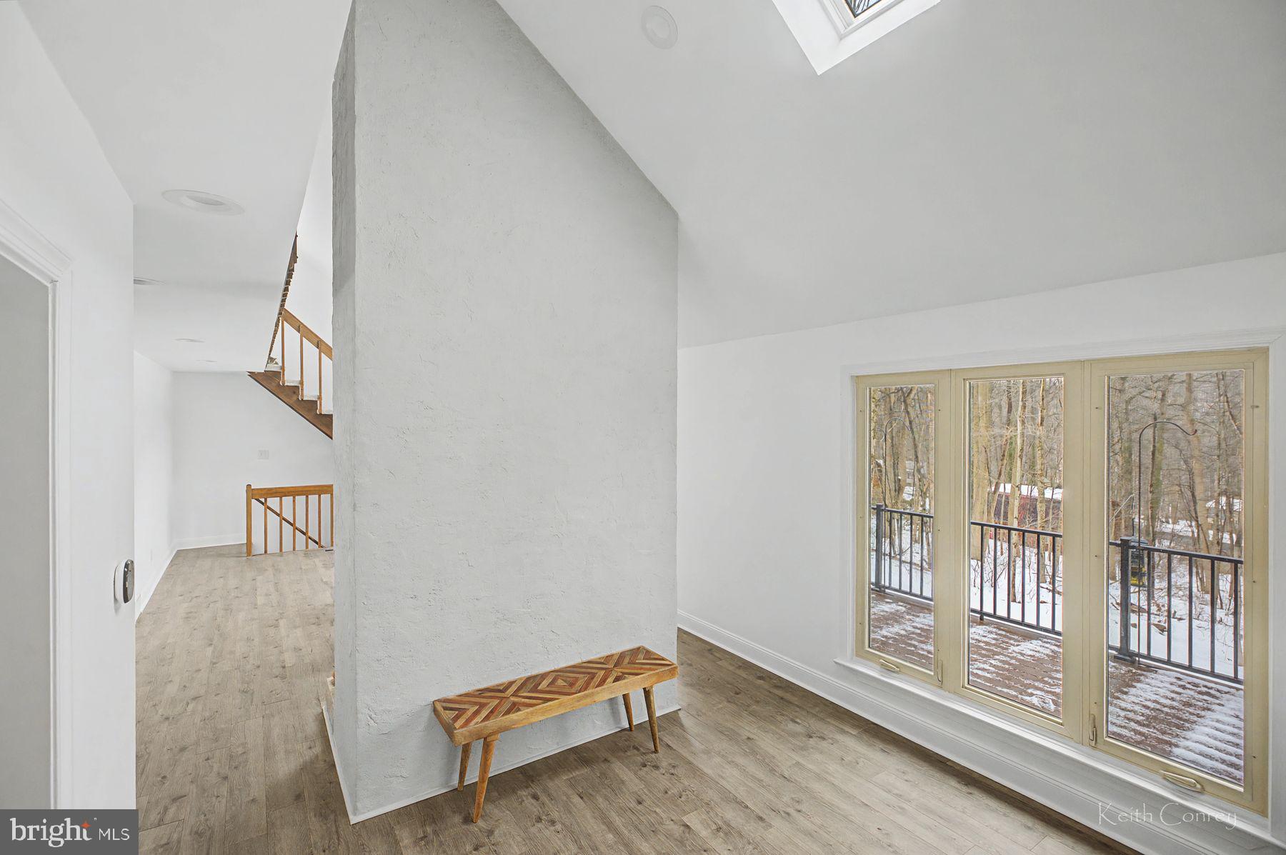 8 LAUREL