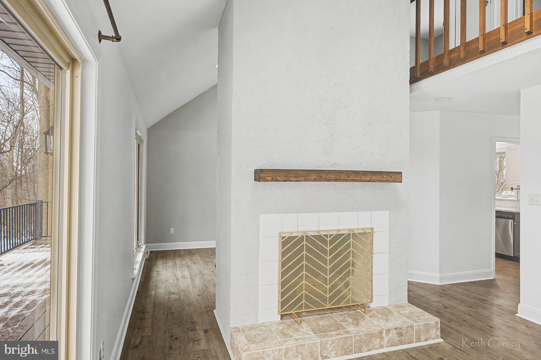 8 LAUREL