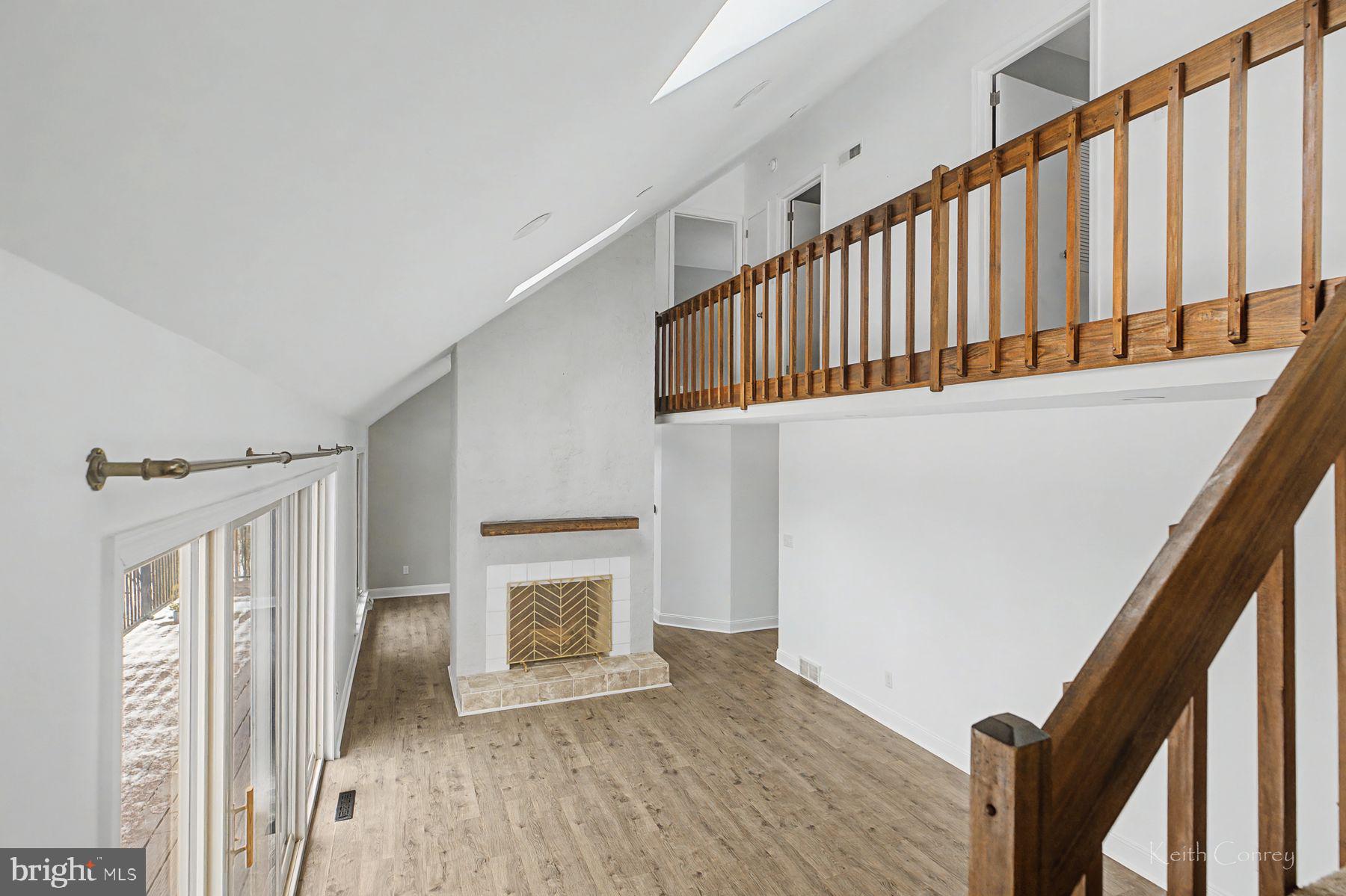8 LAUREL
